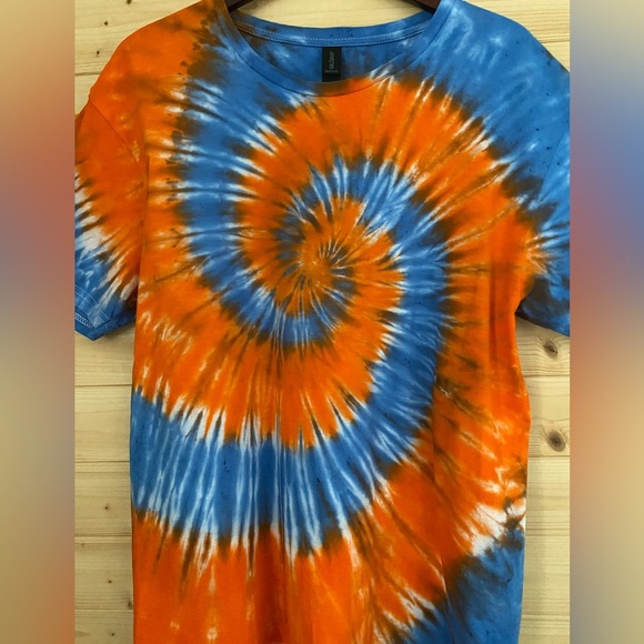 NEW GILDAN Large Unisex Soft Style Tie Dye T-Shirt Blue Orange Spiral Retro Vibe - Picture 4 of 8